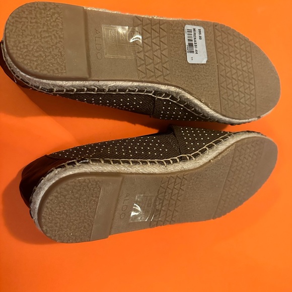 ALDO Olive Green & Black Gold Studded Espadrilles Sz 8 NWT - Picture 7 of 12